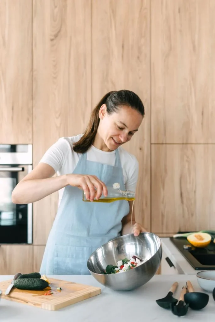 proteina mujeres 40 menopausia mujer cocinando 2